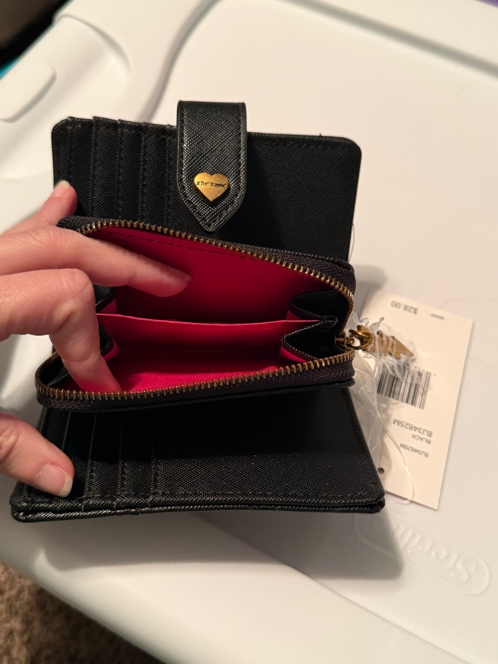 NWT - Betsey Johnson Black Skull Embossed Wallet - Picture 7 of 8